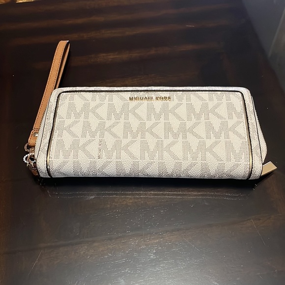 Michael Kors Jet Set Continental Accordion Wallet - Picture 1 of 13